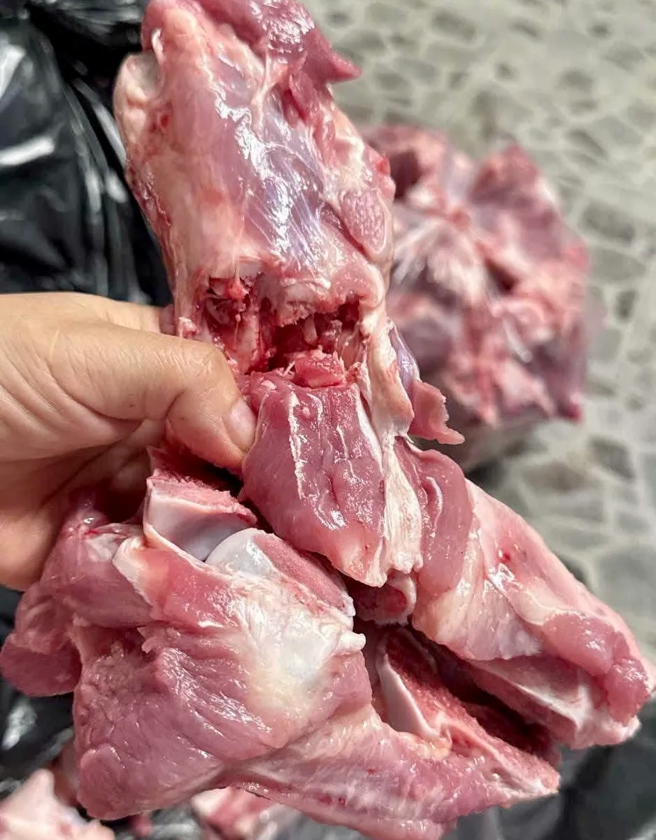 Thịt tươi tại Tiệm Bé Sáu 5