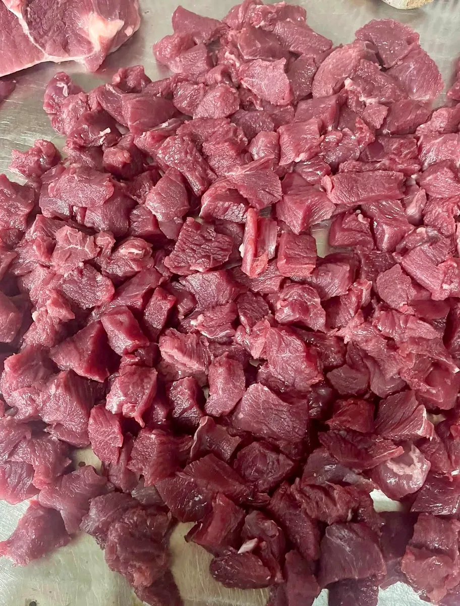 Thịt tươi tại Tiệm Bé Sáu 9