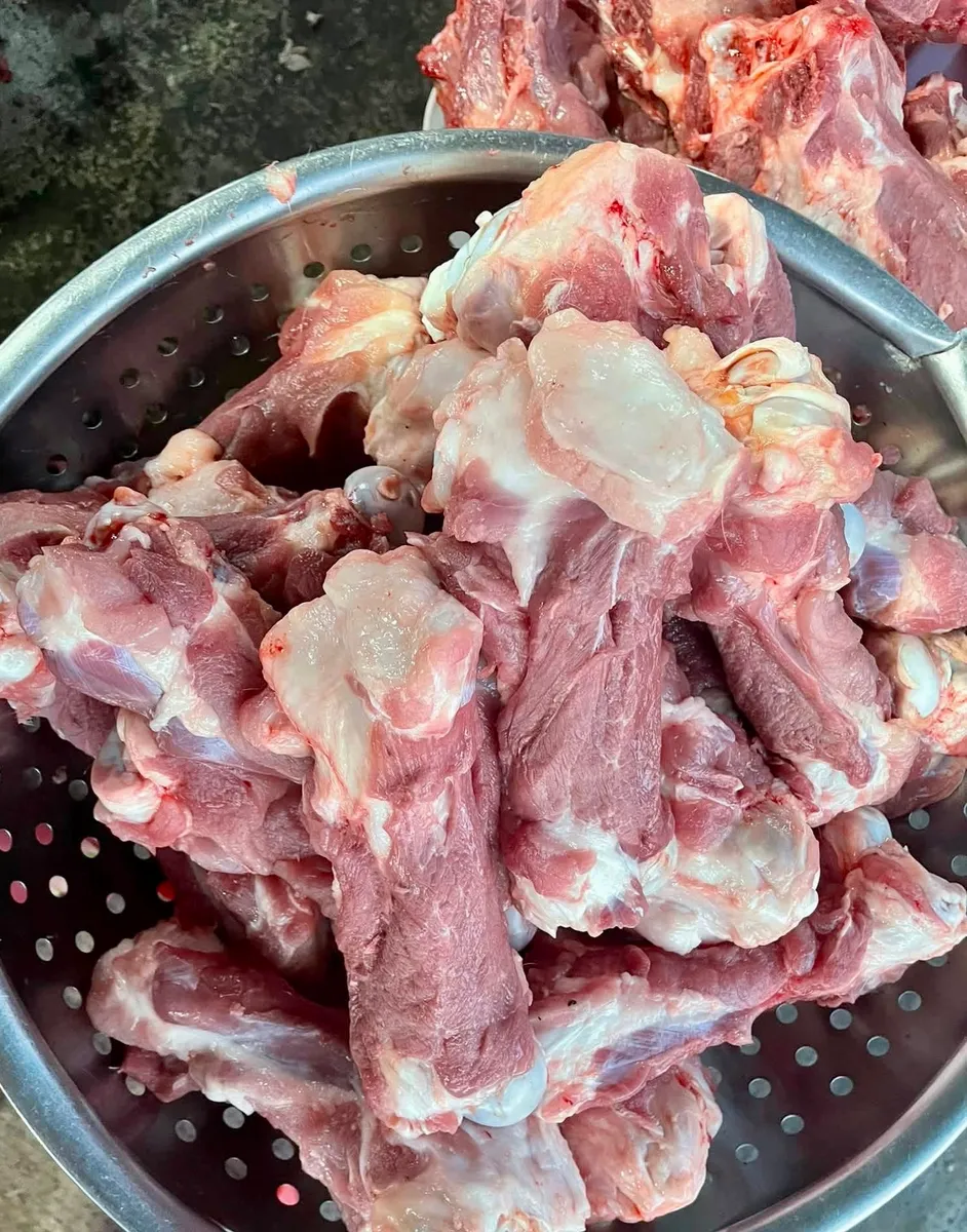 Thịt tươi tại Tiệm Bé Sáu 27